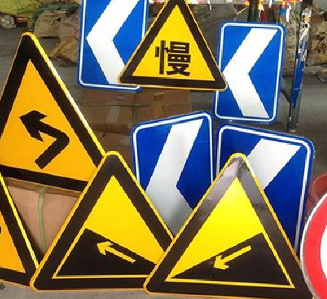 新邵标识标牌中颜色的确定是很重要的。